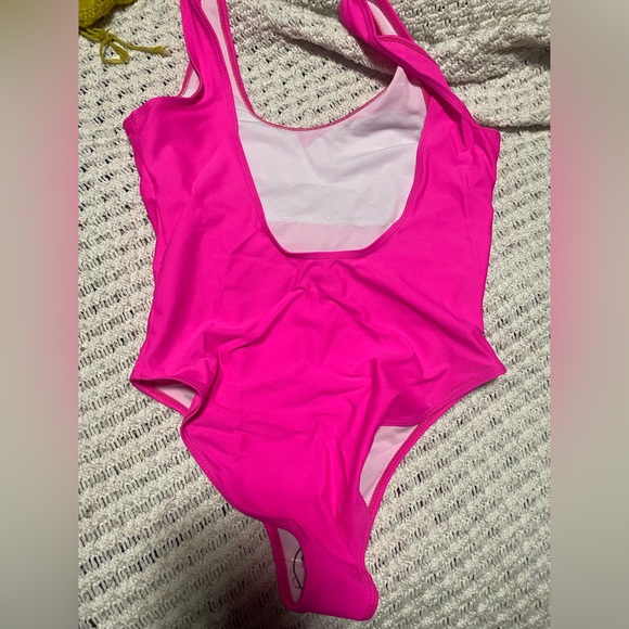 NEW Women's High Cut Low Back One Piece Swimsuit - Picture 4 of 7